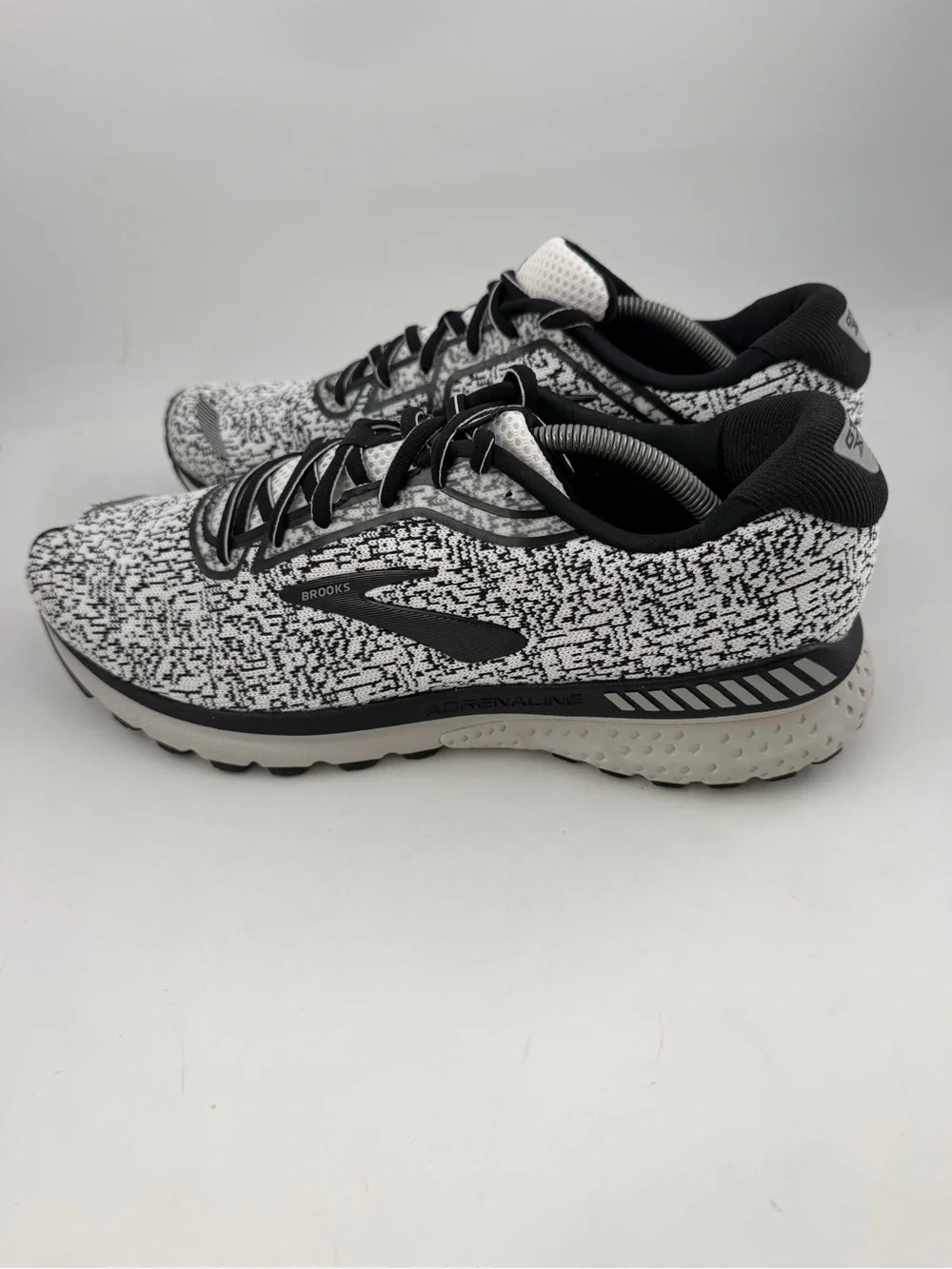 NEW! Brooks Men’s Moab 3 Vent Low - SZ 12- Black White Running Shoes Sneakers